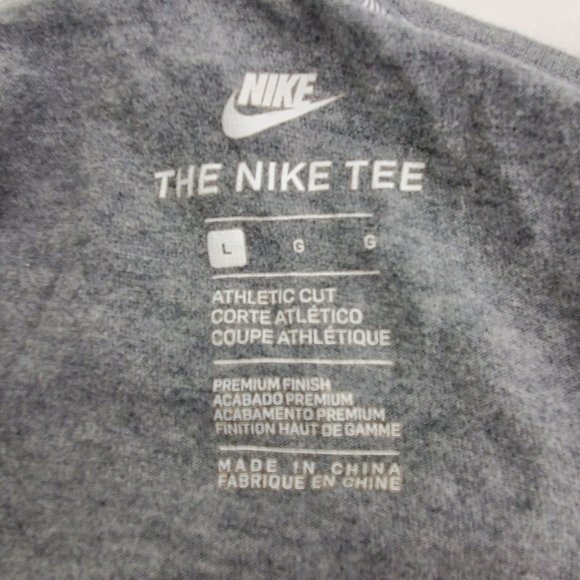 NIKE The Nike Tee Athletic Cut - Picture 3 of 4